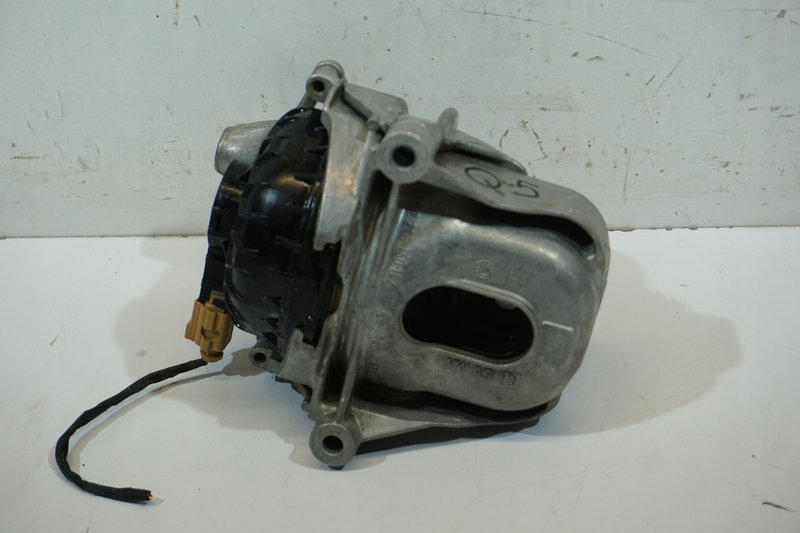 AUDI Q5 PODUSZKA SILNIKA 782215147917