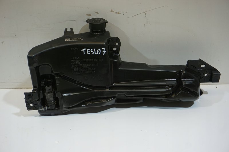 TESLA MODEL 3 ZBIORNICZEK SPRYSKIWACZY 1731330-00