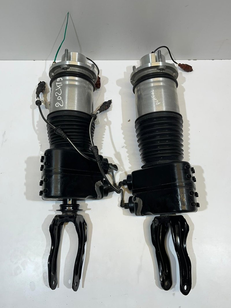 AMORTYZATORY PORSCHE TAYCAN 9J1616038C 9J1616037C