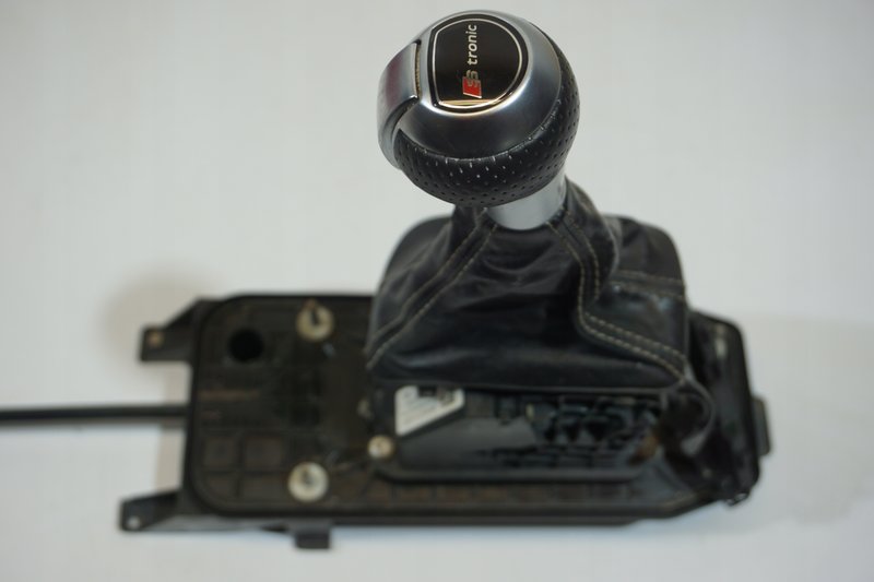 AUDI Q3 LEWAREK ZMIANY BIEGÓW DŹWIGNIA WYBIERAK 5N1713025G