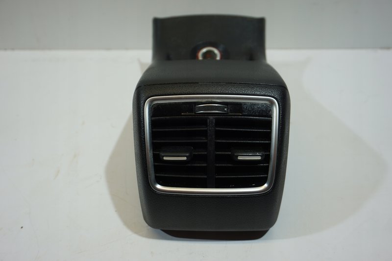 AUDI Q3 KRATKA NAWIEWU TUNELU ZAPALNICZKA 8U0819203