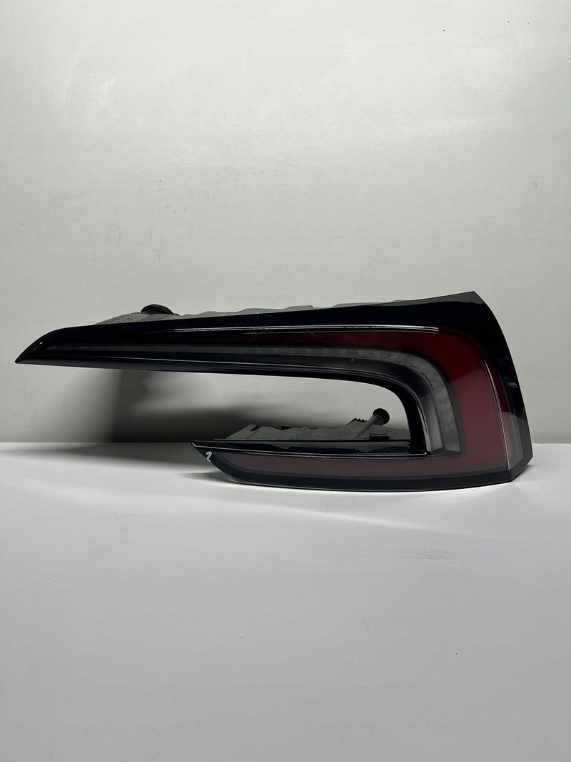 LAMPA TYŁ PRAWA TESLA MODEL 3 1691500-00-F