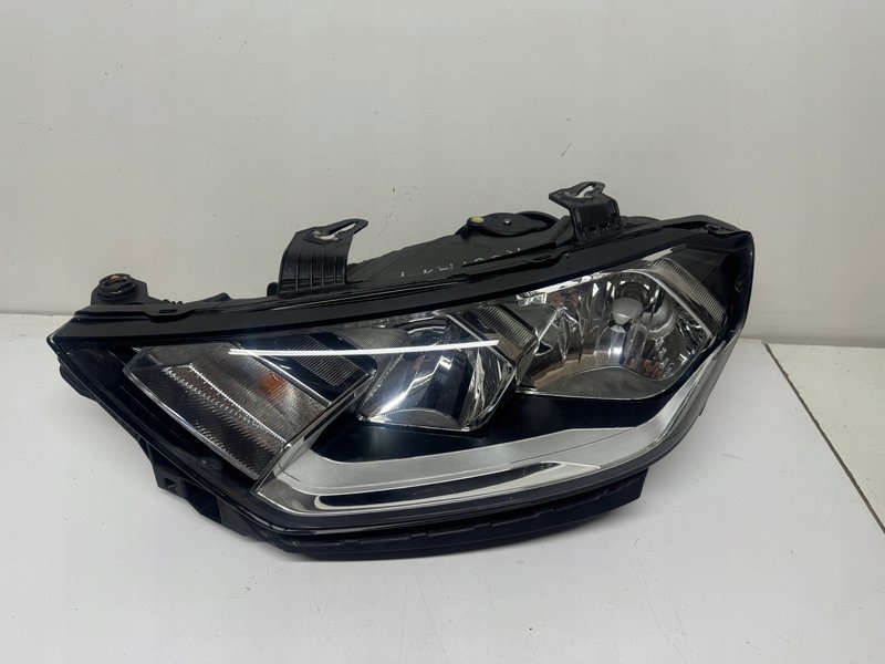 AUDI A1 II 82A LAMPA LEWA PRZÓD PRZEDNIA ZWYKŁA 82A941003