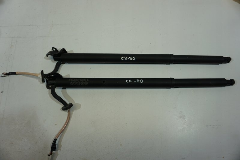 MAZDA CX-30 CX30 SIŁOWNIKI SIŁOWNIK KLAPY DFR7-626EXE DFR7-636EXE