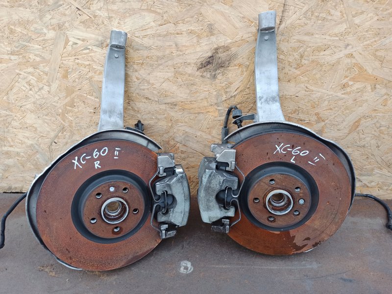 PIASTA ZWROTNICA VOLVO XC-60 LEWA PRAWA KOMPLETNE