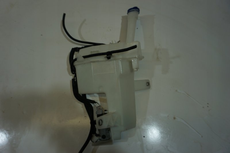 TOYOTA YARIS CROSS ZBIORNICZEK SPRYSKIWACZY