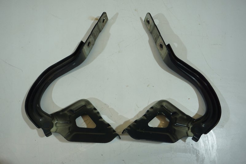 KIA STONIC ZAWIAS ZAWIASY MASKI