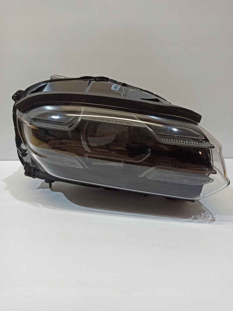 PORSCHE TAYCAN LAMPA PRAWY PRZÓD FULL LED MATRIX 9J1941060D