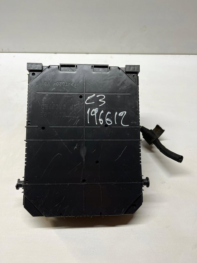 SKRZYNKA PUSZKA BEZPIECZNIKÓW CITROEN C3 III 9819851280