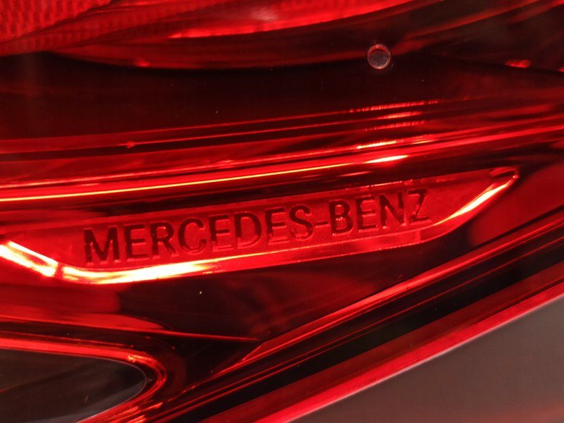 LAMPA PRAWA LEWA W BŁOTNIK MERCEDES CLA W118 SEDAN