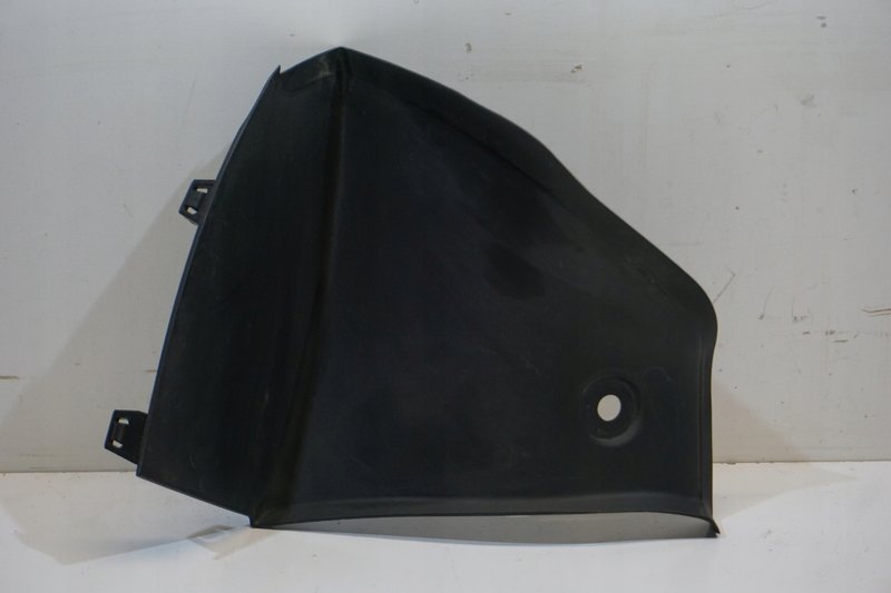 TESLA MODEL 3 OSŁONA LAMPY LEWY TYŁ 1784319-00-B