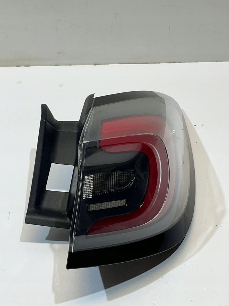 LAMPA TYŁ PRAWA FORD PUMA MK2 L1TB-13404-A