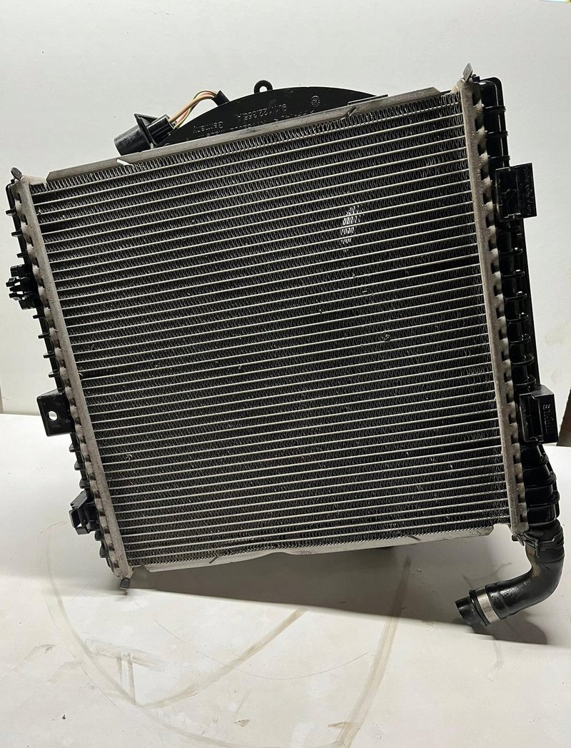 KOMPLET CHŁODNICA WENTYLATOR PORSCHE TAYCAN 9J1121251A