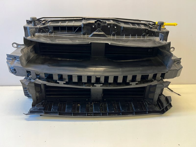 FORD FOCUS MK4 PAS PRZEDNI CHŁODNICE WENTYLATOR