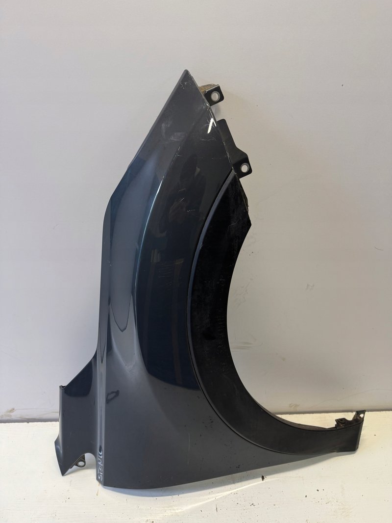 KIA STONIC BŁOTNIK PRZEDNI PRAWY PRZÓD