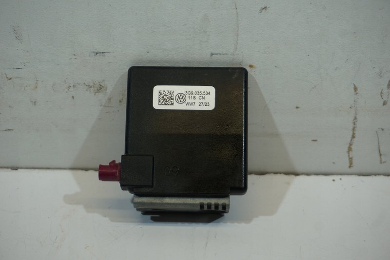 VOLKSWAGEN OE WZMACNIACZ ANTENY 3G9035534