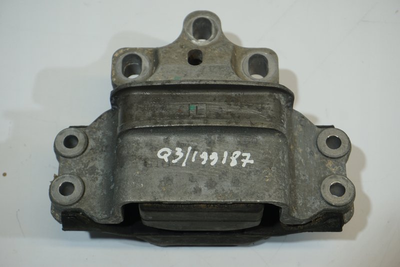 AUDI Q3 8U0 PODUSZKA SILNIKA 8U0199555
