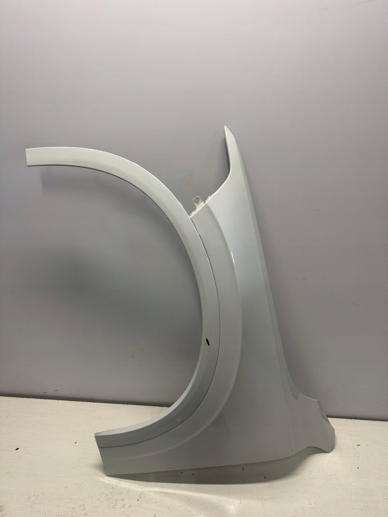 VOLVO XC90 II BŁOTNIK PRZEDNI LEWY PRZÓD