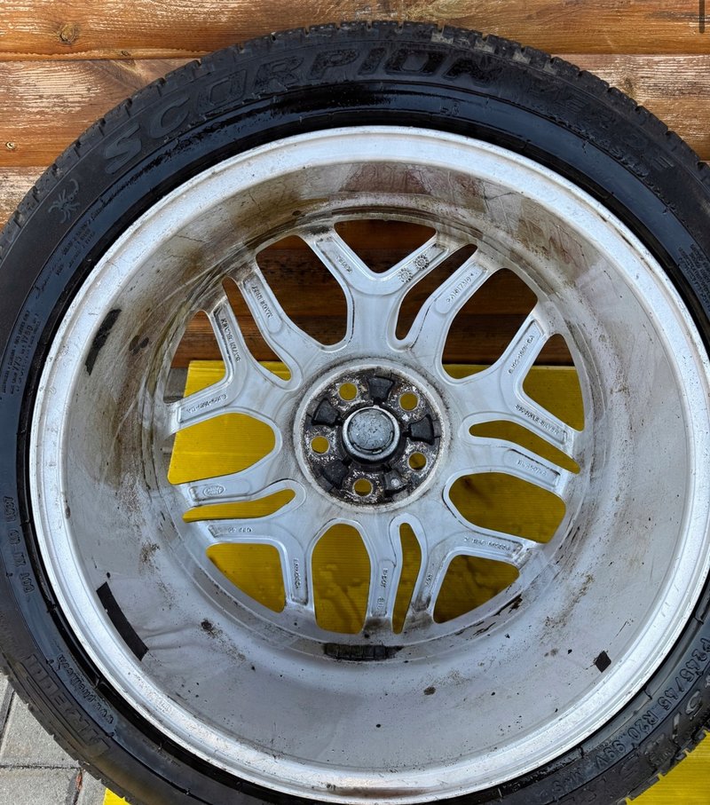 Miniatura produktu RANGE ROVER KOLA FELGI PIRELLI 245/45R20 8"x20 ET45 GJ32-1007-DA