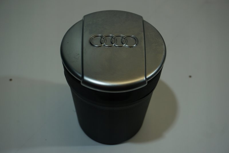 AUDI POPIELNICZKA CHROM 8X0864575A