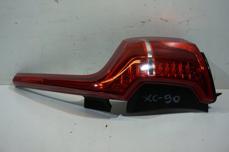VOLVO XC 90 II LAMPA PRAWA TYŁ TYLNA EUROPA