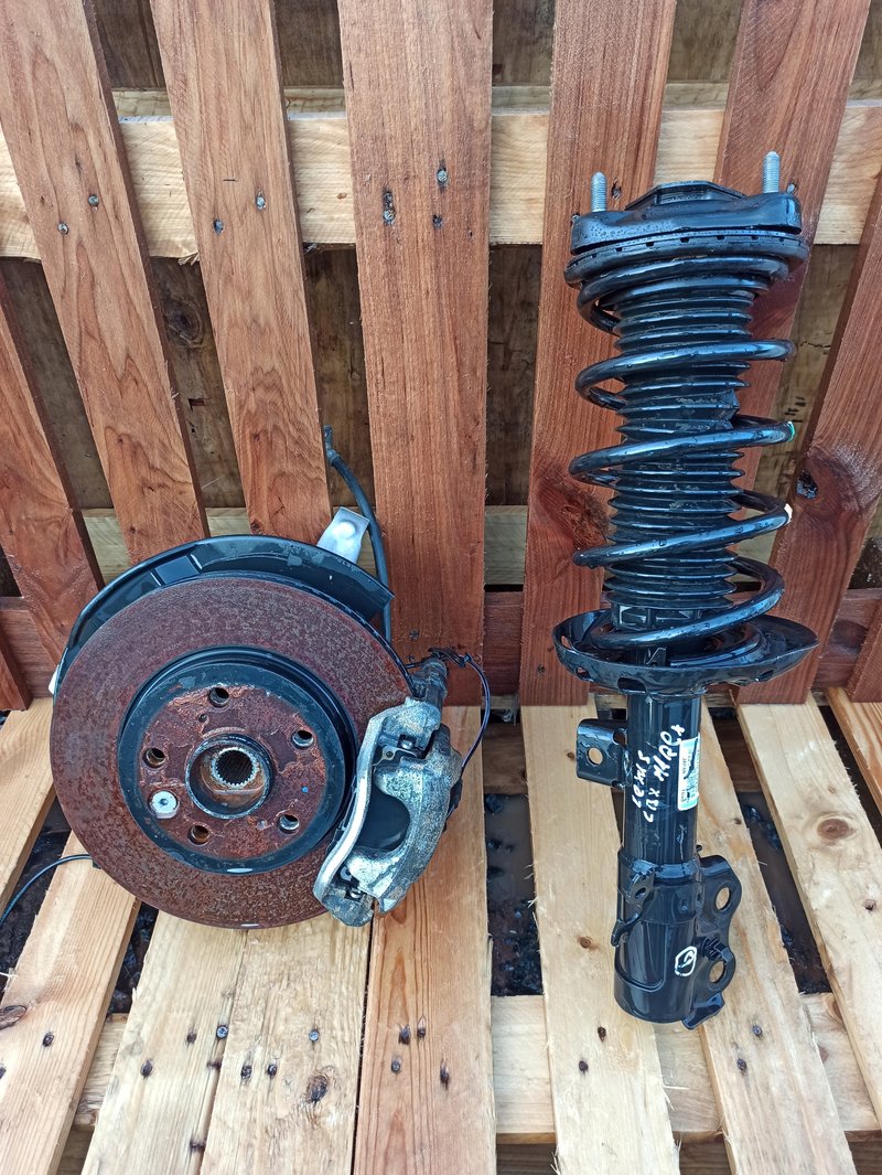 LEXUS LBX NOGA PIASTA ZWROTNICA AMORTYZATOR PRAWA STRONA