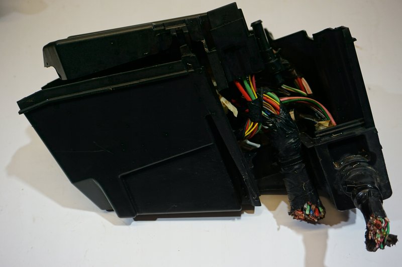 DACIA DUSTER III SANDERO SKRZYNKA BEZPIECZNIKÓW 284C02176R