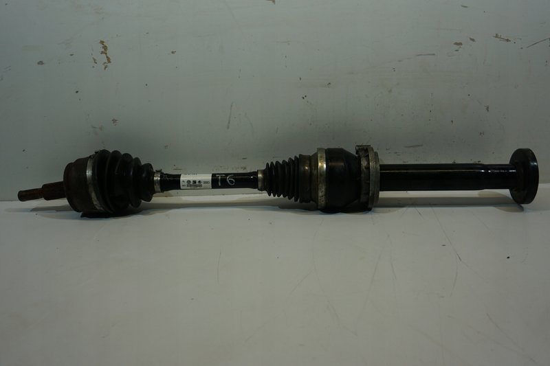 VOLKSWAGEN T6 PÓŁOŚ PRAWA PRZEDNIA PRZÓD 7E0407276S