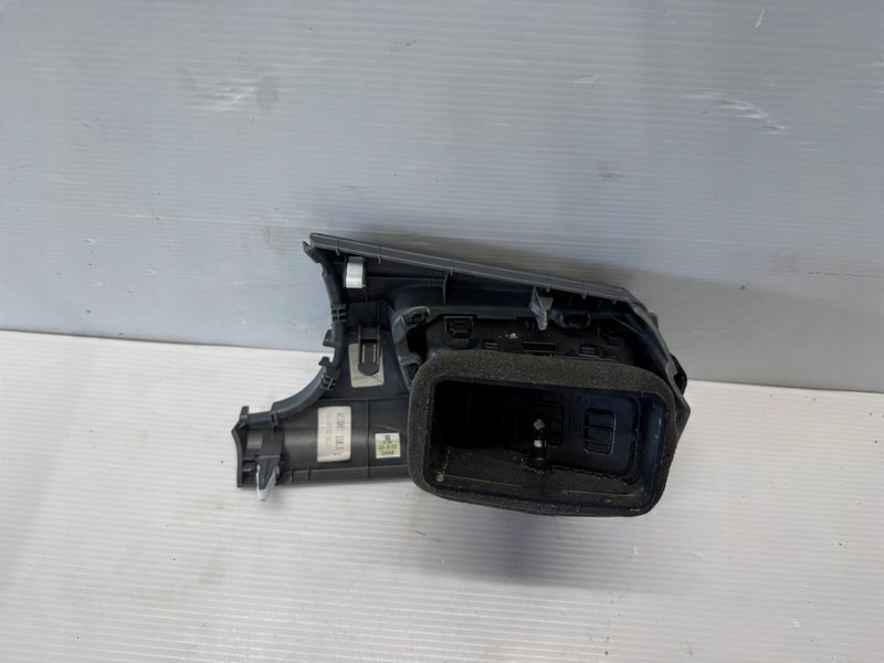 Miniatura produktu KIA STONIC KRATKA NAWIEWU DESKI ROZDZIELCZEJ 84731-H8AA0