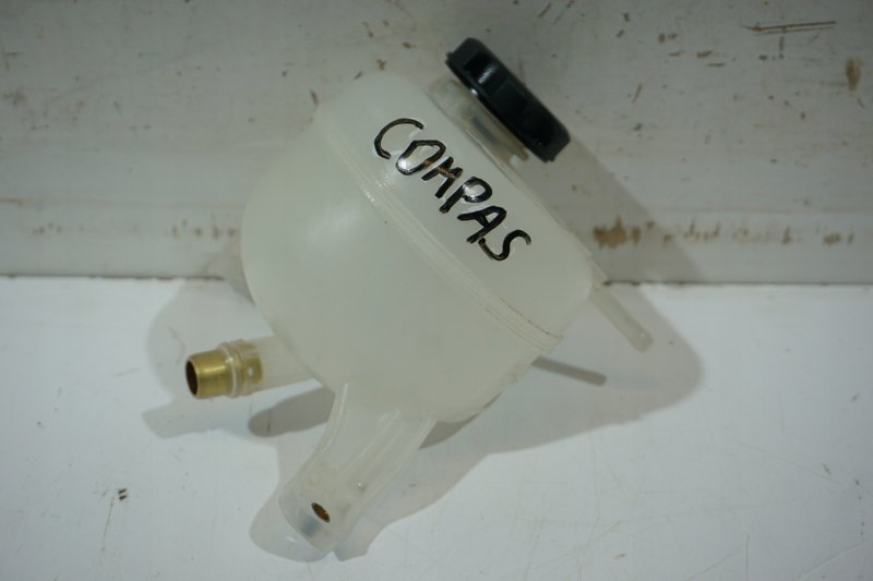 JEEP COMPASS II ZBIORNICZEK WYRÓWNAWCZY WODY