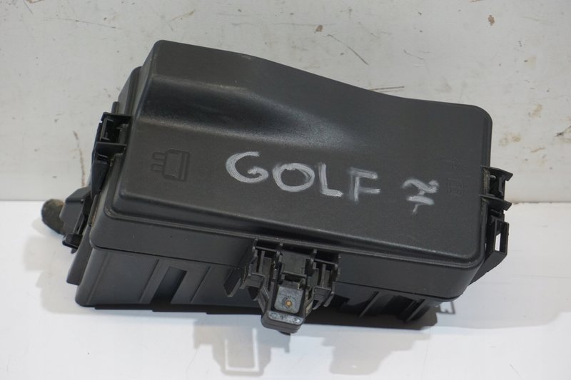 VW GOLF VII SKRZYNKA BEZPIECZNIKÓW 5QS907361