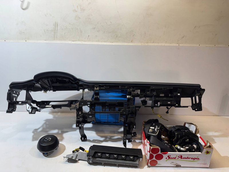 MAZDA CX30 CX-30 KONSOLA DESKA AIRBAG PASY PODUSZKI