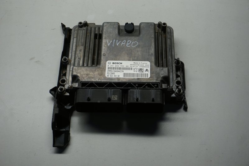 OPEL VIVARO KOMPUTER SILNIKA 0281039556