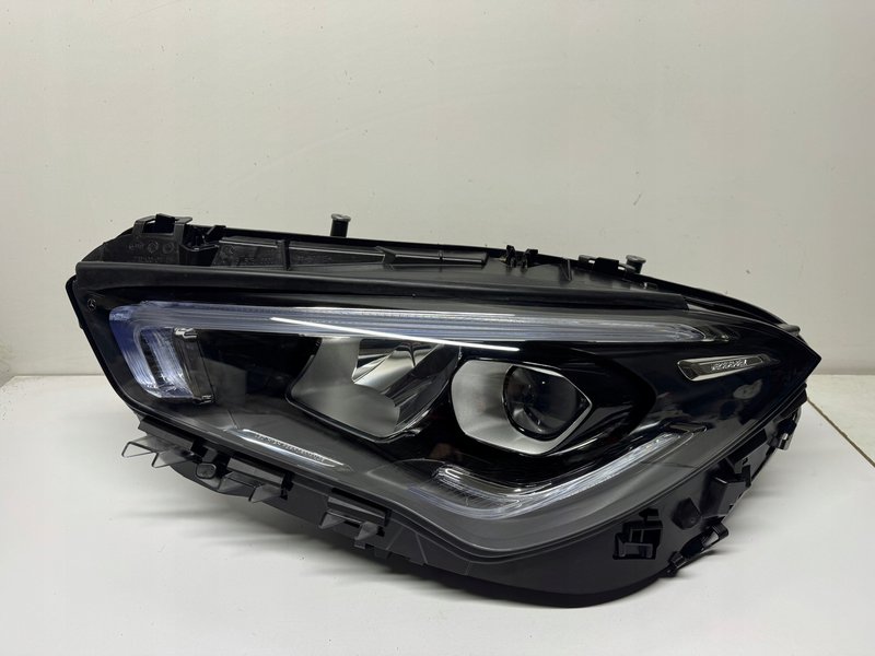 LAMPA LEWA MERCEDES CLA A118 W118 PERFOMANCE A1189068300 EUROPA