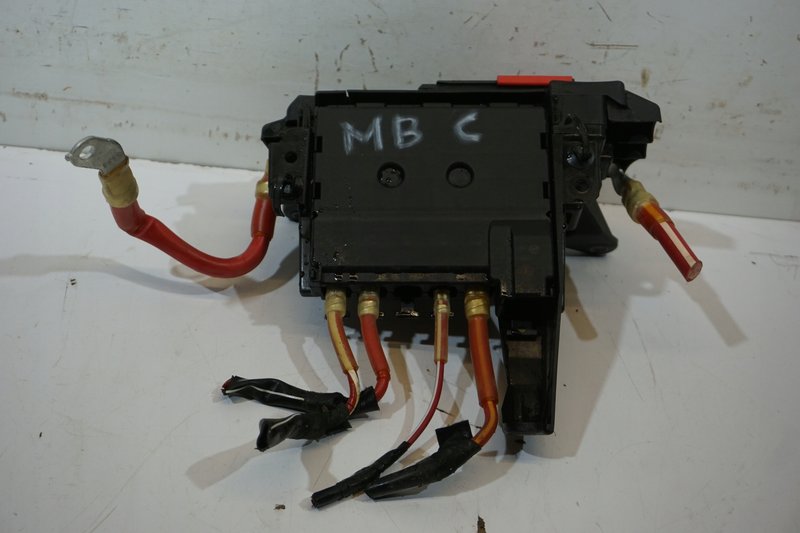 MERCEDES W206 SKRZYNKA BEZPIECZNIKÓW A2065409801