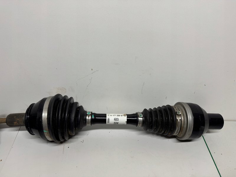 PÓŁOŚ PRAWY PRZÓD AUTOMAT A1773309700 1.3B MERCEDES W177