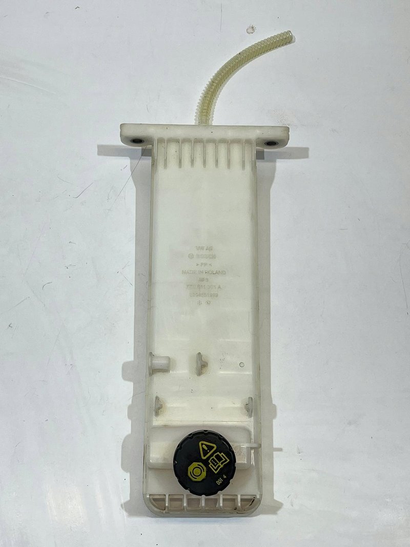 VW T7 MULTIVAN ZBIORNIK WYRÓWNAWCZY PŁYNU HAMULCOWEGO 7T0611301A