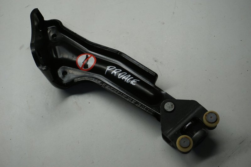 TOYOTA PROACE II PROWADNICA DRZWI ROLKA DRZWI 9847162480