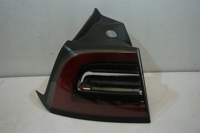 TESLA MODEL 3 LAMPA TYŁ TYLNA LEWA