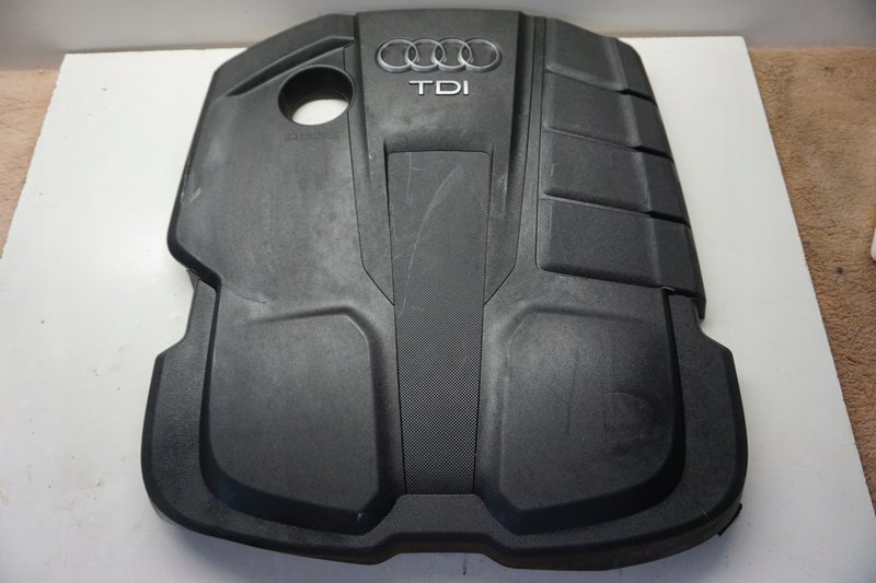 AUDI A4 A5 OSŁONA SILNIKA GÓRNA 04L103925P
