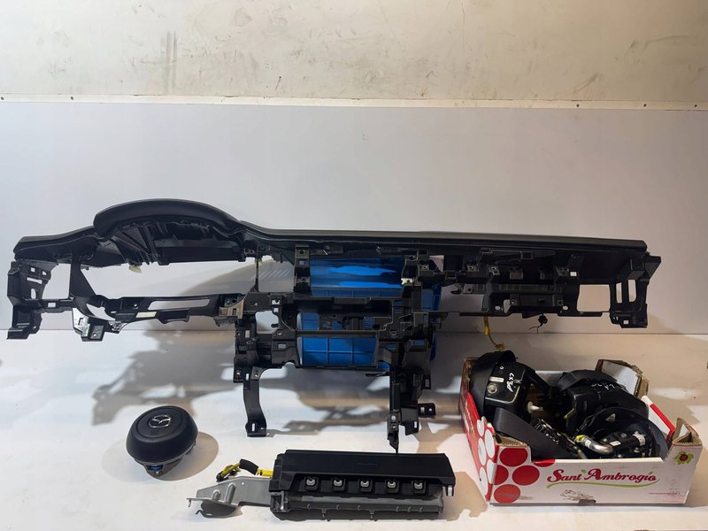 MAZDA CX30 CX-30 KONSOLA DESKA AIRBAG PASY PODUSZKI