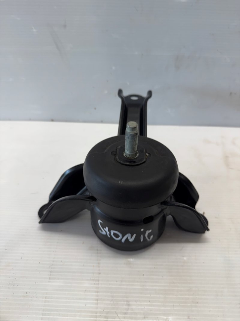 Kia Stonic łapa poduszka silnika