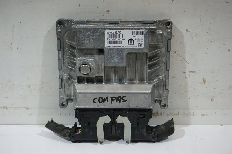 JEEP COMPASS II KOMPUTER SILNIKA 68402685AC