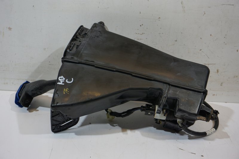 MERCEDES W206 ZBIORNICZEK SPRYSKIWACZY A2068600300