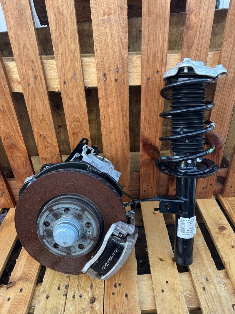 MERCEDES CLA 118 MCPHERSON ZWROTNICA AMORTYZATOR