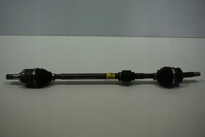 KIA STONIC PÓŁOŚ PRZEDNIA PRAWA 49501-H8250