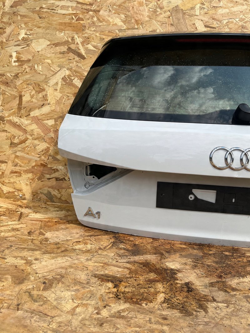 Miniatura produktu Audi A1 II 82A KOMPLETNA KLAPA POKRYWA BAGAŻNIKA