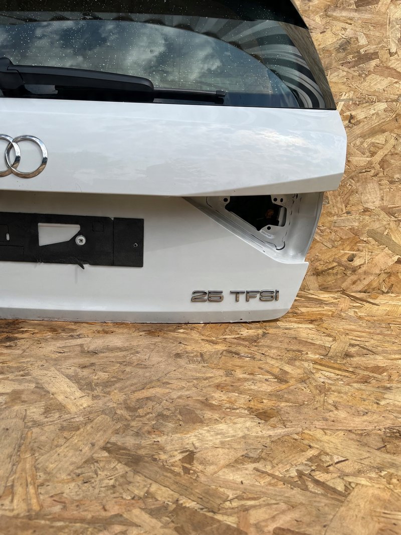 Miniatura produktu Audi A1 II 82A KOMPLETNA KLAPA POKRYWA BAGAŻNIKA