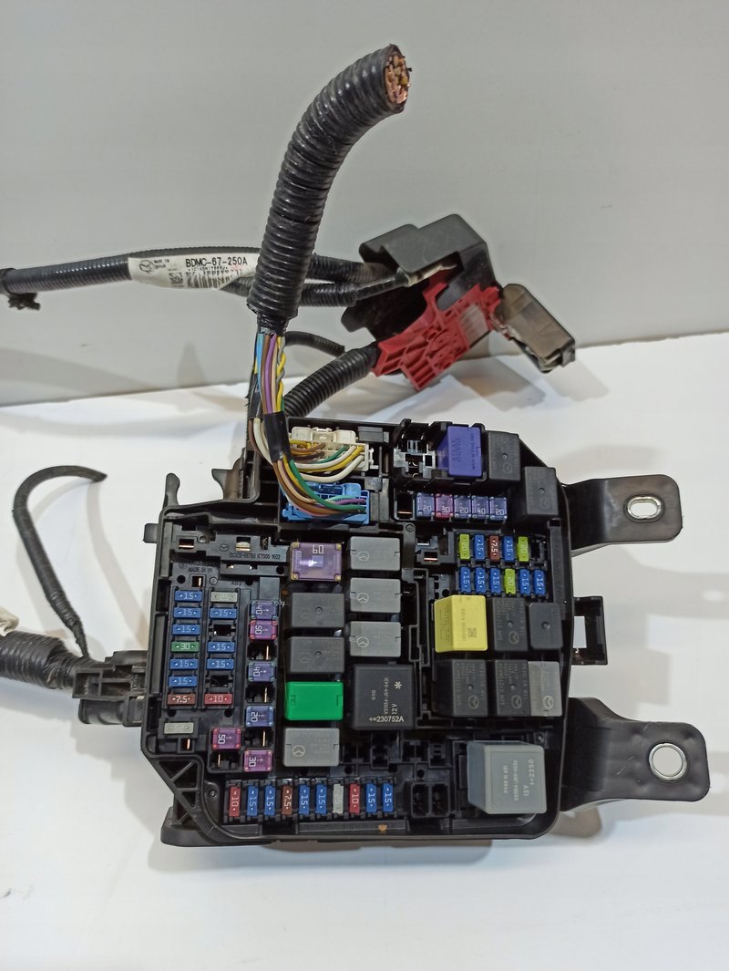 SKRZYNKA BEZPIECZNIKÓW MAZDA CX-30 BCKA-66767 K7005