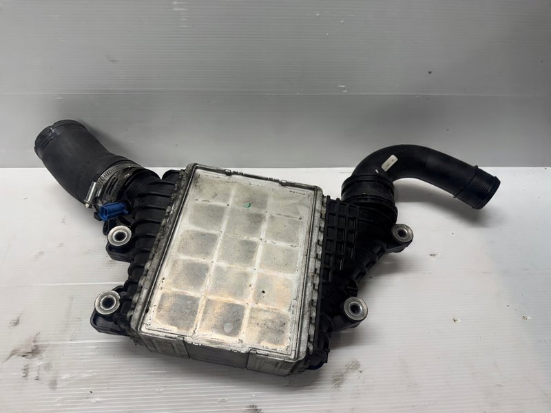 Miniatura produktu CHŁODNICA INTERCOOLER EVOQUE 2.0D DISCOVERY SPORT GJ32-9L440-AB